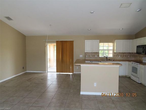 5th image of 1237 Blaine Ave