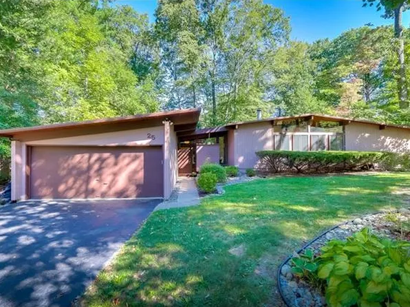 25 Renfrew Rd, Spring Valley, NY 10977