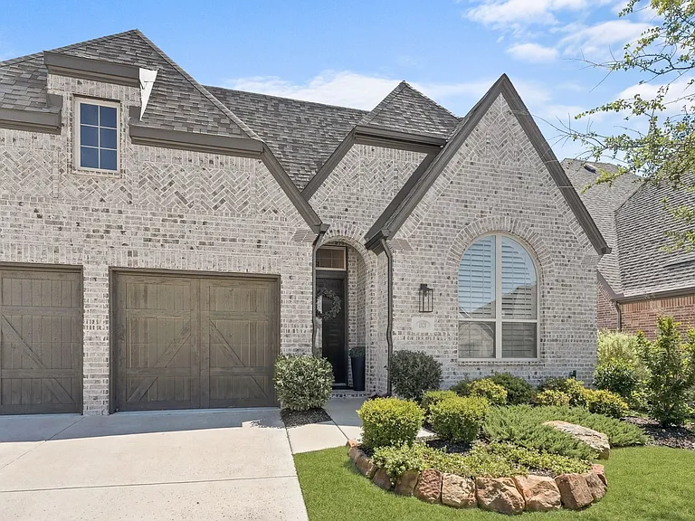 1020 Gentle Knoll Ln — Photo 1