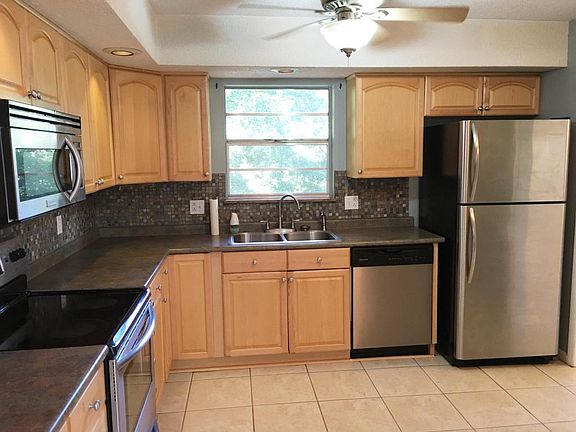 5th image of 10607 Alameda Dr