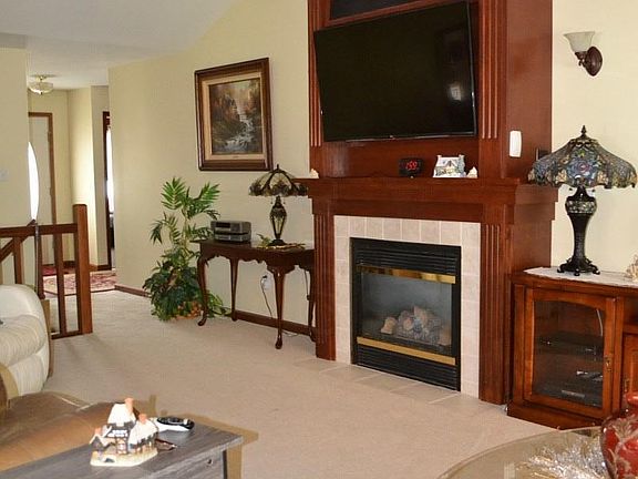 5th image of 2419 Villa West Dr