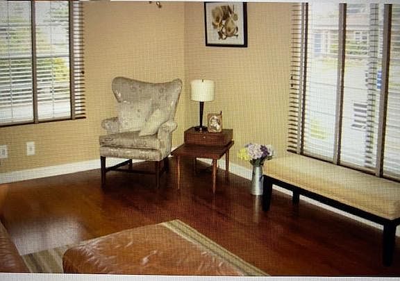 3rd image of 4861 49th St