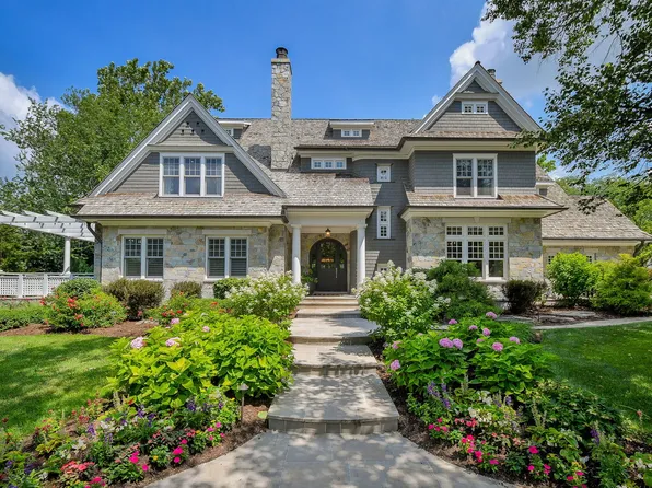 670 Revere Rd, Glen Ellyn, IL 60137