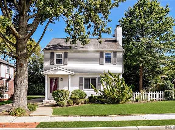3rd image of 12 Wisteria Ave