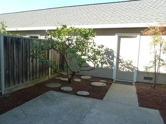 5th image of 723 Comet Dr