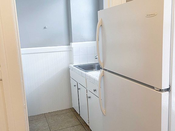 4th image of 549 Columbus Ave