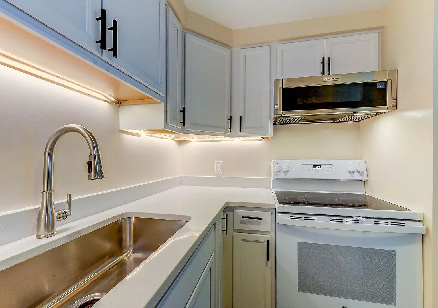 1 bed, 1 bath condo with Parking includes W/S/G! — Photo 2