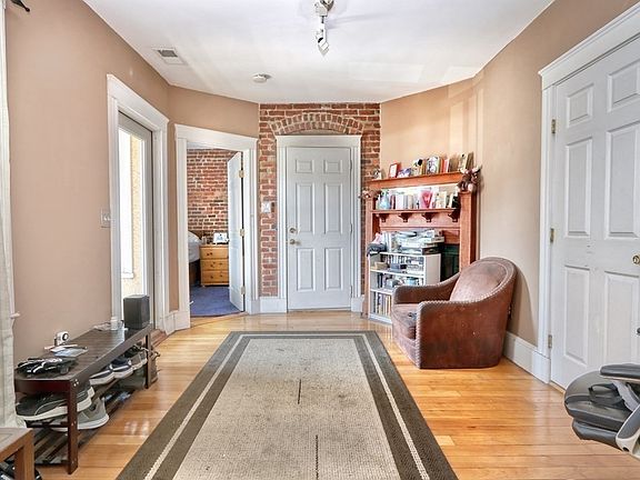 4th image of 373-379 Walden St #379-5
