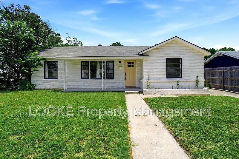 1st image of 209 Westfork Dr