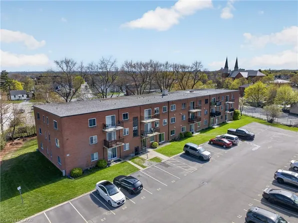 456 Carlton St #10, Saint Catharines, ON L2M 4X1