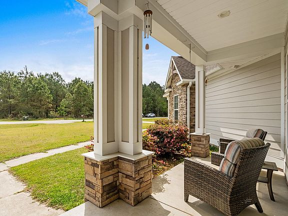 3rd image of 687 Tiger Paw Rd.