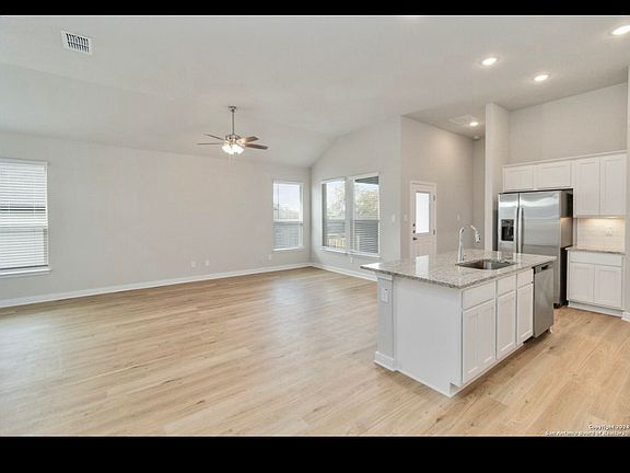 4th image of 367 Nespral Dr