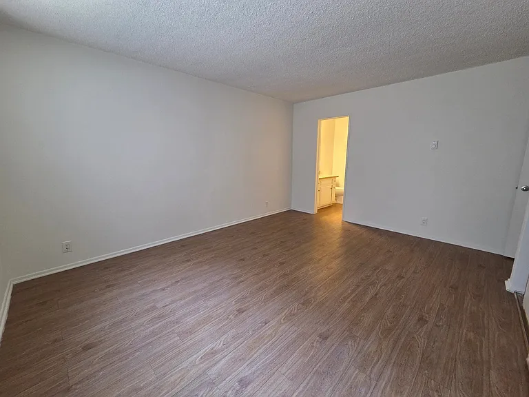 5230 Newcastle Ave #104 — Photo 7