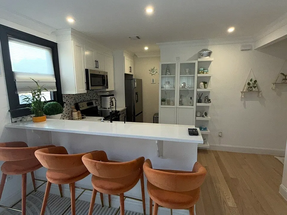 264 Howland Ave #2
