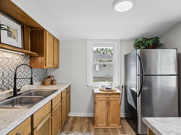 5th image of 4655 5th St NE