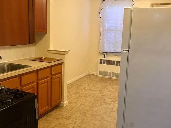 2nd image of 50 Bay 43 St