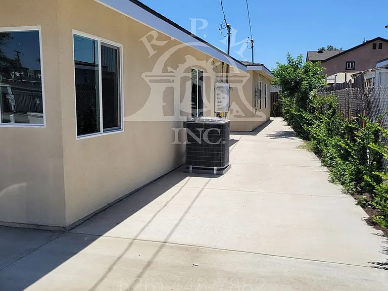 13872-13874 Saranac Dr — Photo 11