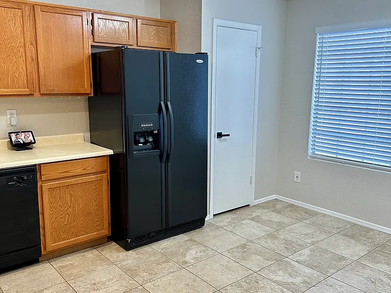 3250 W Golden Ln — Photo 10