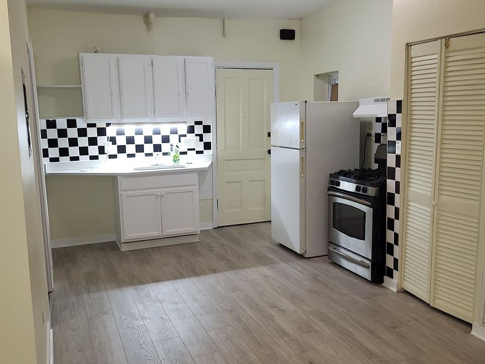 1st image of 1126 W 17th St #1