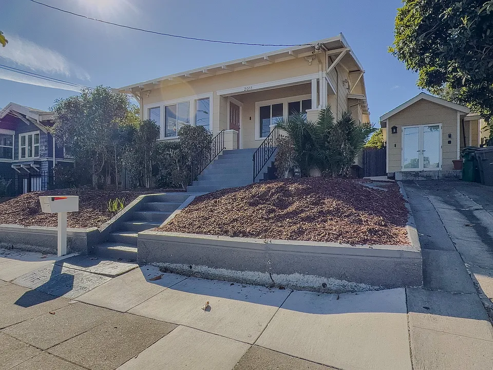 2011 Rosedale Ave