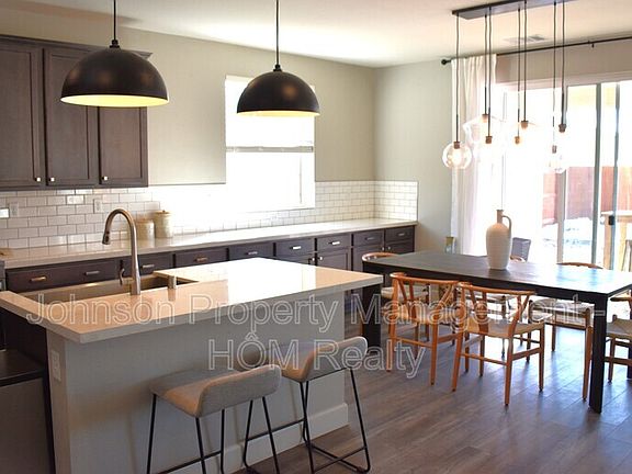 5th image of 2225 Selwood Dr