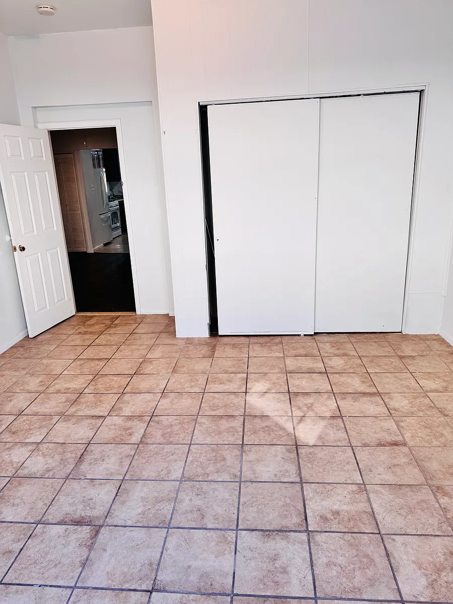 Building Photo - 121 Linden St #3