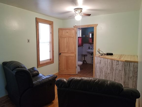 5th image of 312 1st Ave W