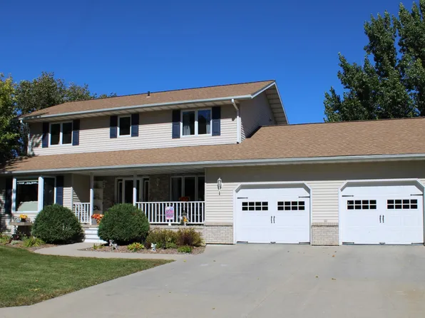 1709 Little John Ct, Thief River Falls, MN 56701