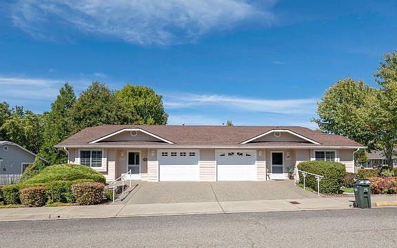3rd image of 3036 University Rd #3038