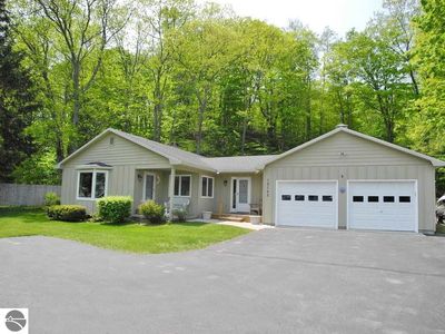 10120 S West Bay Shore Dr, Traverse City, MI, 49684