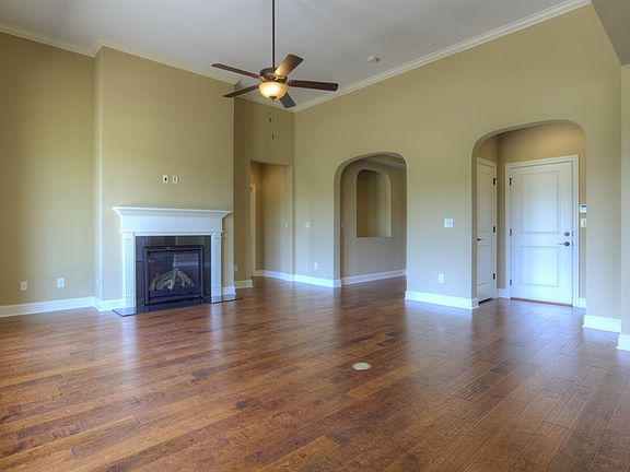 5th image of 814 Ironwood Ln