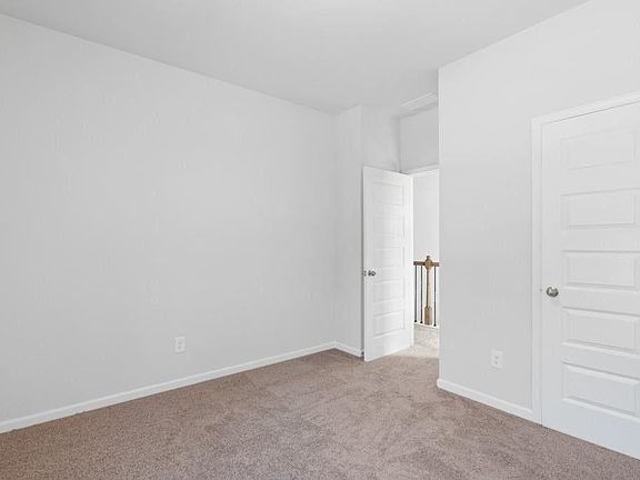 4th image of 36 Felton Walk Blvd