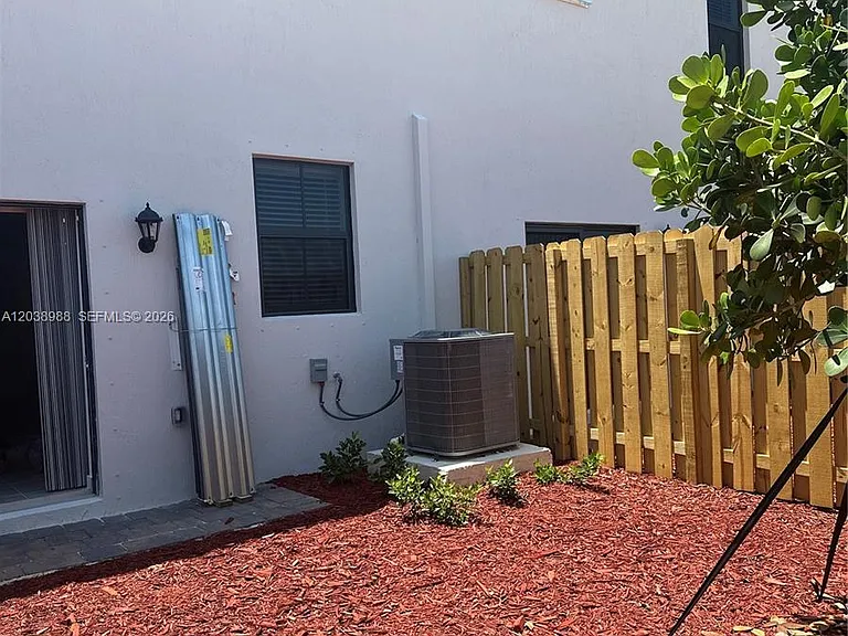 1340 NE 3rd Ave #1340 — Photo 25