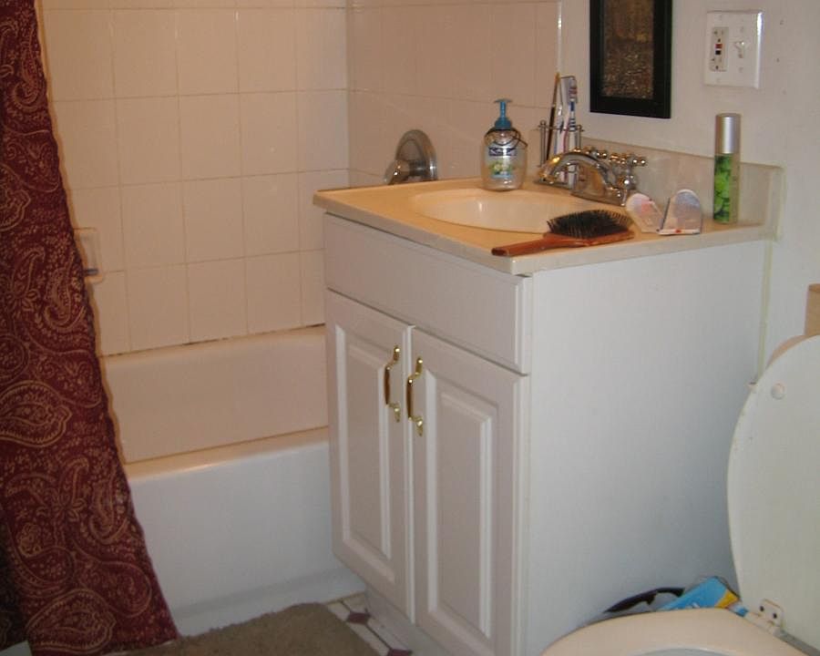 1st image of 2037 W Montrose Ave