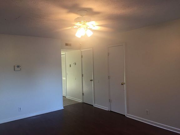2nd image of 500-506 Windellwood Cir