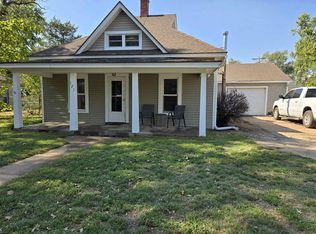 121 S Plum St, Pretty Prairie, KS 67570