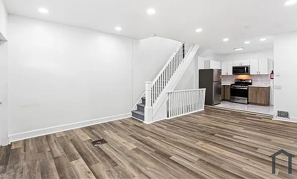 3 bed, $1,800 — Photo 1