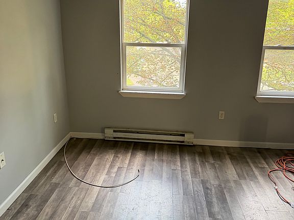 4th image of 123 Seward St #2