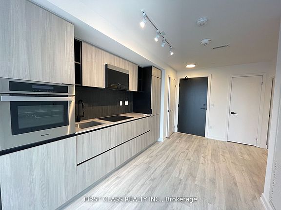 5th image of 2 Augusta Ave #701
