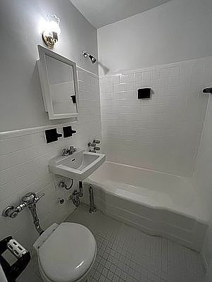 4th image of 418 E 88th St APT 4H