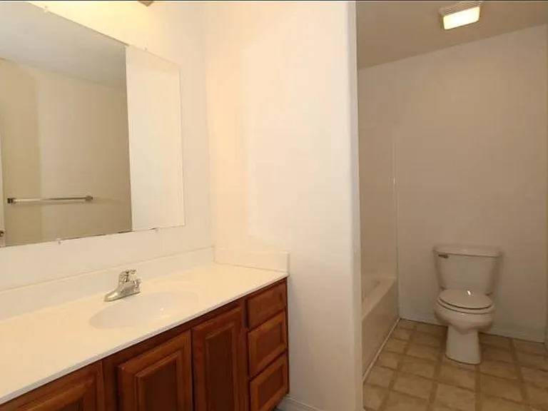 913 Kramer Ct #913 — Photo 8