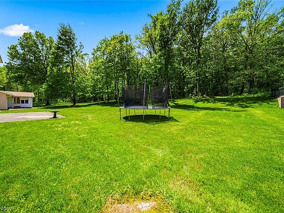 3rd image of 8074 Farview Oval
