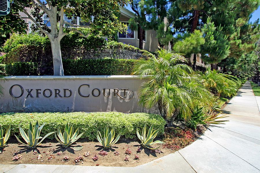 Oxford Court Entryway