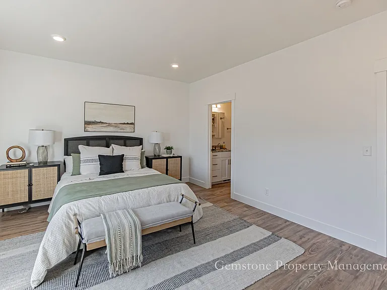528 Harvester Ave — Photo 20