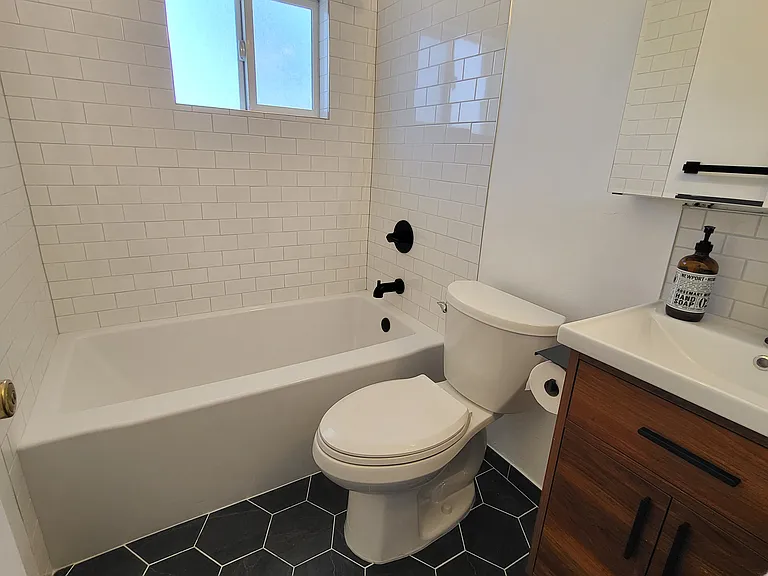1324 Addison St #8 — Photo 8