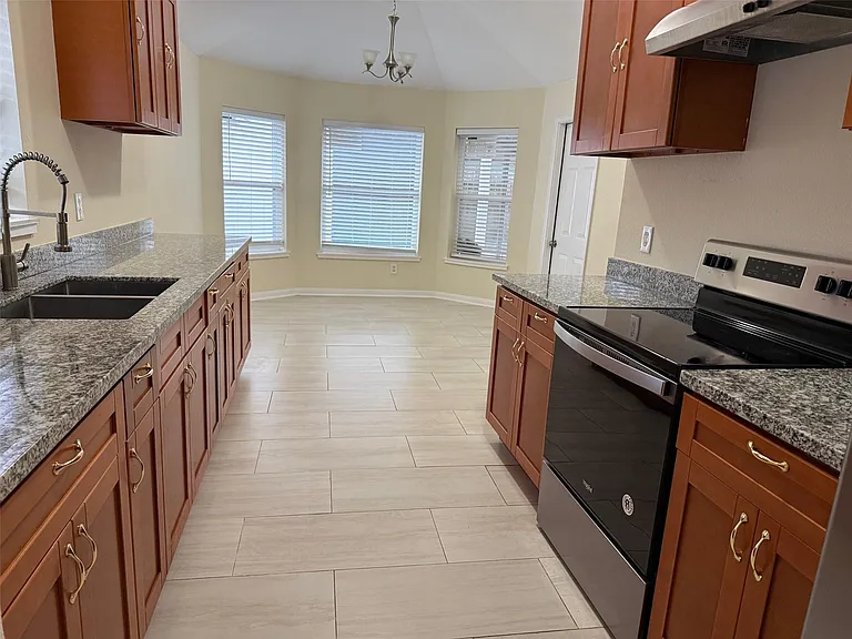10302 Lybert Rd — Photo 4