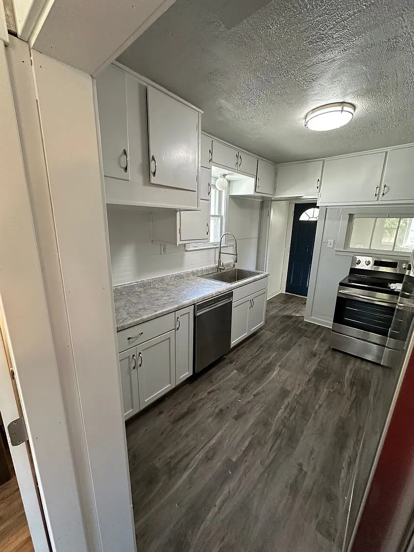 2115 Omaha St Eau Claire, WI 54703 — Photo 2