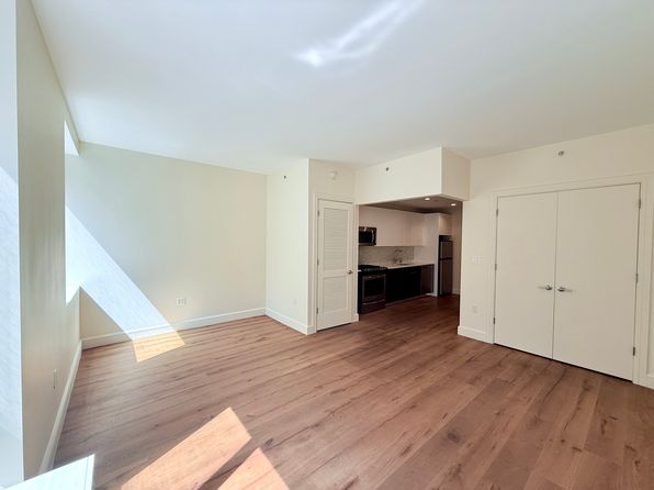 25-21 43rd Ave UNIT 304
