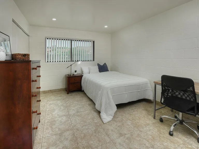 University Fremont Apartments — Photo 11
