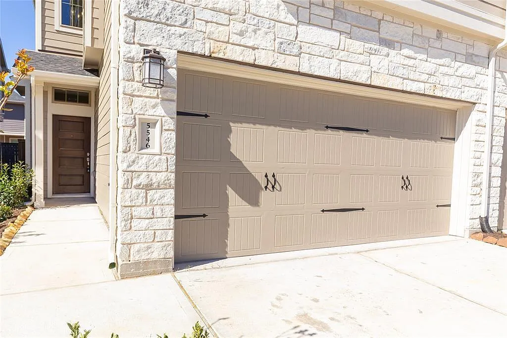 3 bed, 2.5 bath, 1881 sqft, $2,400 — Photo 3